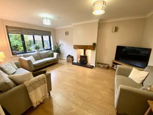 Lounge- click for photo gallery